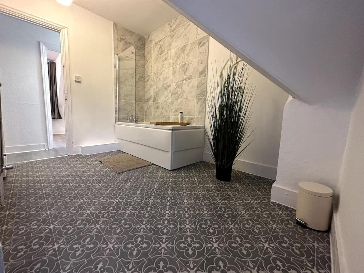 Wonderful 2 Bedroom On Tower Bridge Лондон Екстер'єр фото